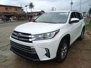 Toyota Highlander XLE 4dr SUV (3.5L 6cyl 6A) 2015 White