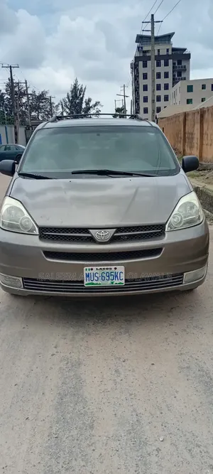Toyota Sienna LE AWD (3.3L V6 5A) 2004 Gray