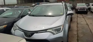 Toyota RAV4 XLE 4dr SUV AWD (2.5L 4cyl 6A) 2018 Silver