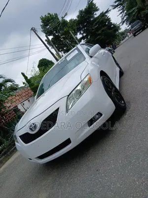 Toyota Camry SE V6 4dr Sedan (3.5L 6cyl 6AM) 2009 White