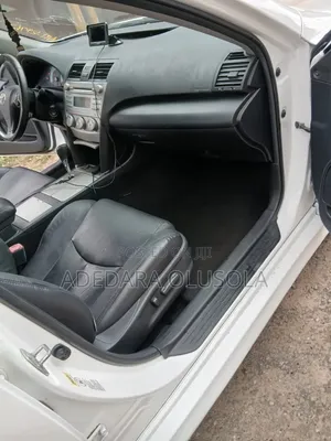 Toyota Camry SE V6 4dr Sedan (3.5L 6cyl 6AM) 2009 White