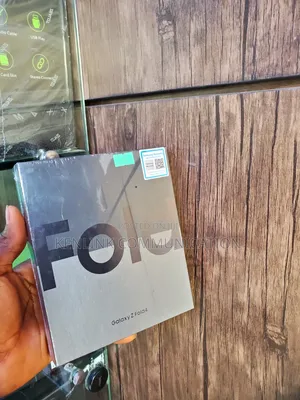 New Samsung Galaxy Z Fold4 256 GB Gold