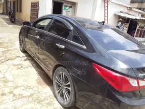 Hyundai Sonata 2010 Black