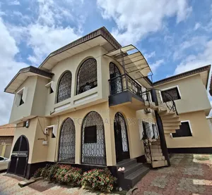 7bdrm Block of Flats in Akobo for sale