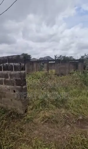500sqm of Land for Sale With Demolishable Building at Oluode/Adeoje