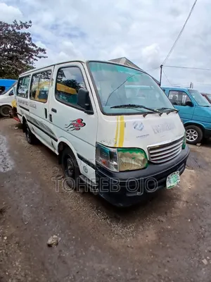 Toyota HiAce 1999 White