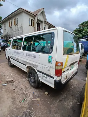 Toyota HiAce 1999 White