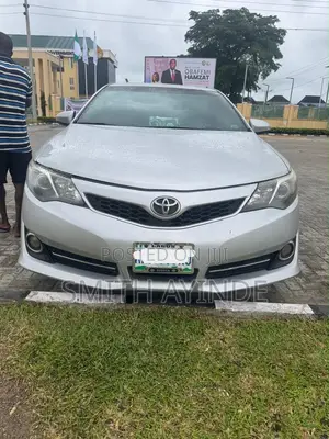 Toyota Camry SE 4dr Sedan (2.5L 4cyl 6A) 2013 Silver