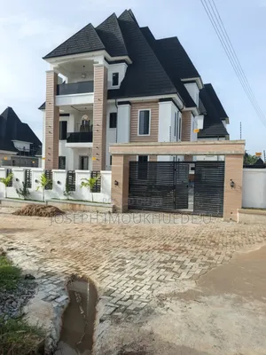 5bdrm Duplex in Faplins Estate, Dakwo District for sale