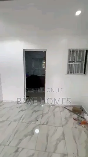 2bdrm Block of Flats in Onike for rent