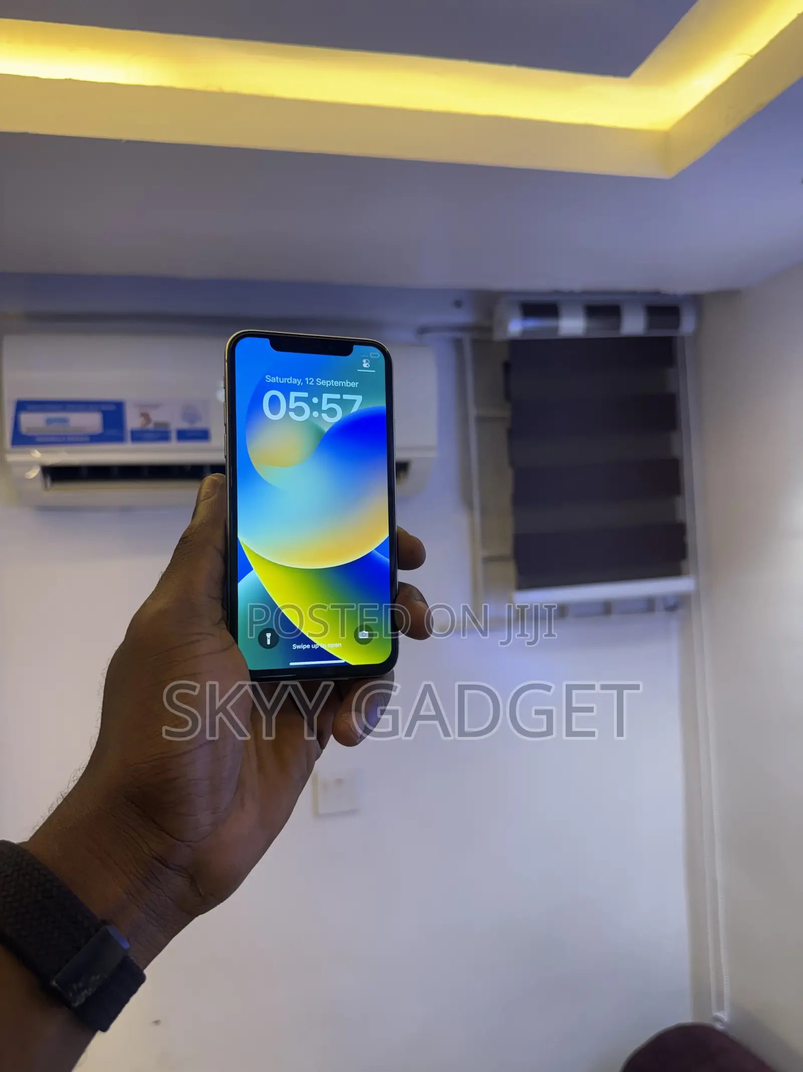 Apple iPhone X 64 GB White
