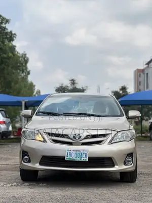 Toyota Corolla LE 4dr Sedan (1.8L 4cyl 4A) 2010 Gold