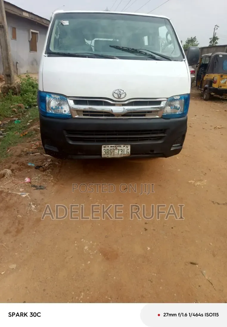 Toyota HiAce 2012 White