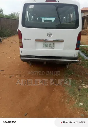 Toyota HiAce 2012 White