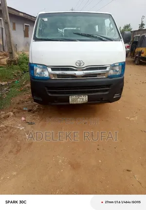 Toyota HiAce 2012 White