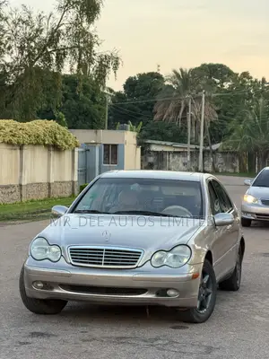 Mercedes-Benz C240 2004 Gold