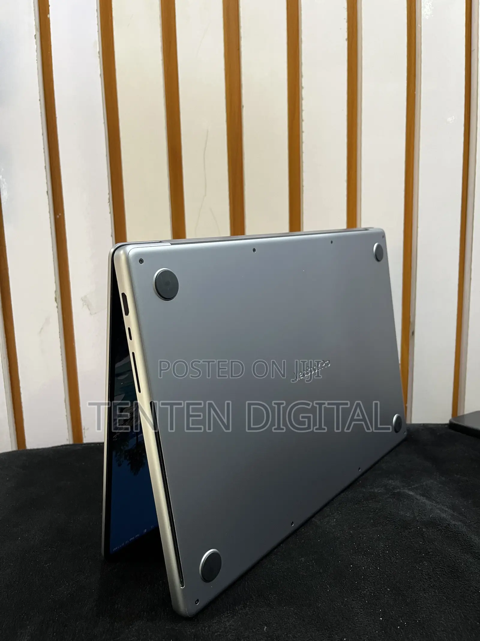 Laptop Apple MacBook Pro 2021 M1 Max 64GB Apple M1 Max SSD 1T