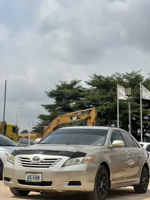 Toyota Camry LE 4dr Sedan (2.4L 4cyl 5A) 2009 Gold