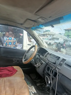 Toyota HiAce 2010 White