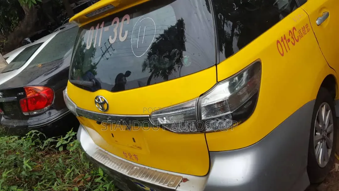 Toyota Wish 2015 Yellow