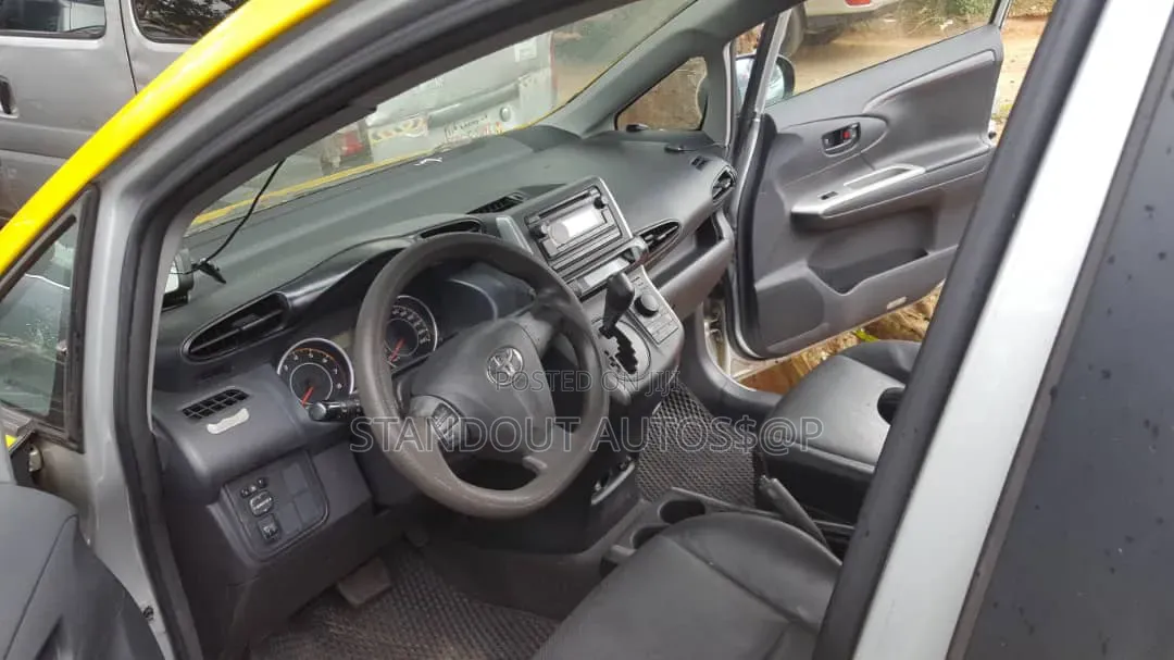 Toyota Wish 2015 Yellow