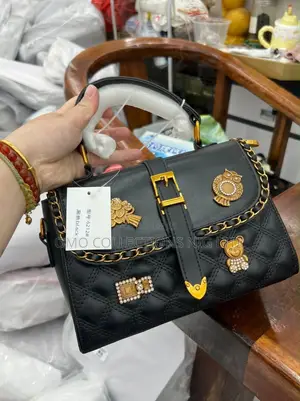 Luxury Women’s Black Handbag – Elegant Fashion Bag
