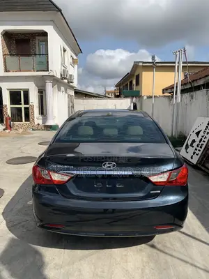 Hyundai Sonata Limited Sedan FWD (2.4L 4cyl 6A) 2012