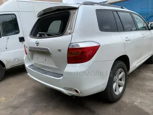 Toyota Highlander Base 2010 White