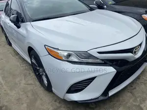 Toyota Camry XSE FWD 2020 White