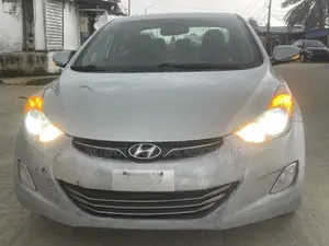 Hyundai Elantra Limited Sedan FWD (1.8L 4cyl 6A) 2013 Silver
