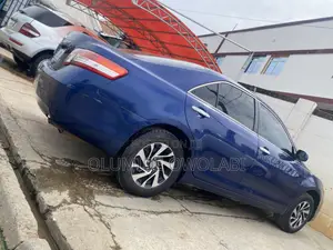 Toyota Camry LE 4dr Sedan (2.5L 4cyl 6AM) 2010 Blue