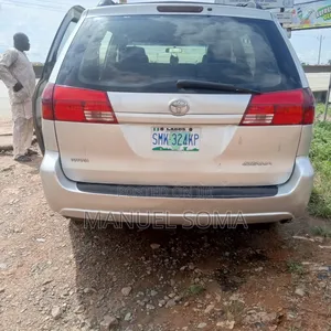 Toyota Sienna 2004 Silver