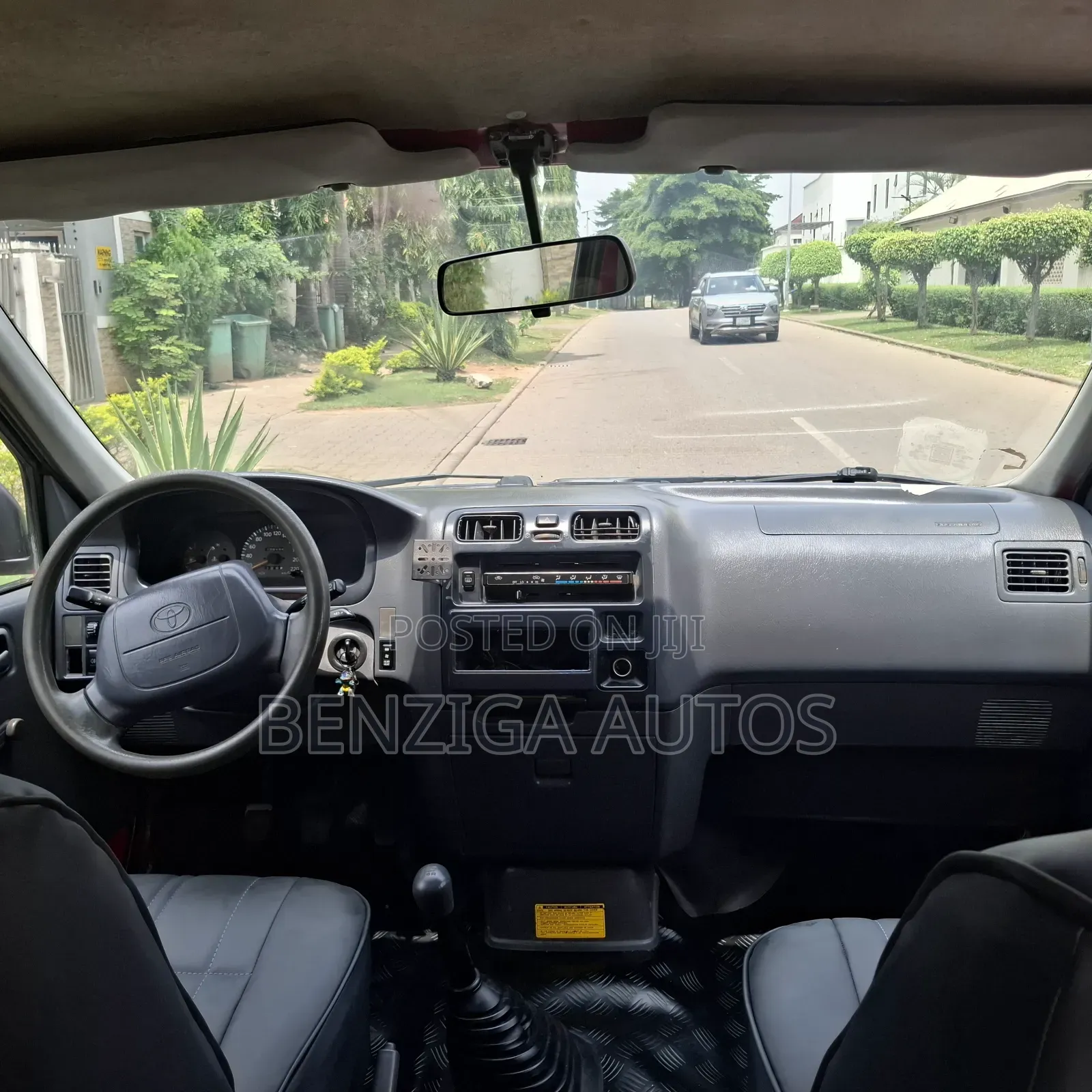 Toyota HiAce 2004 Red