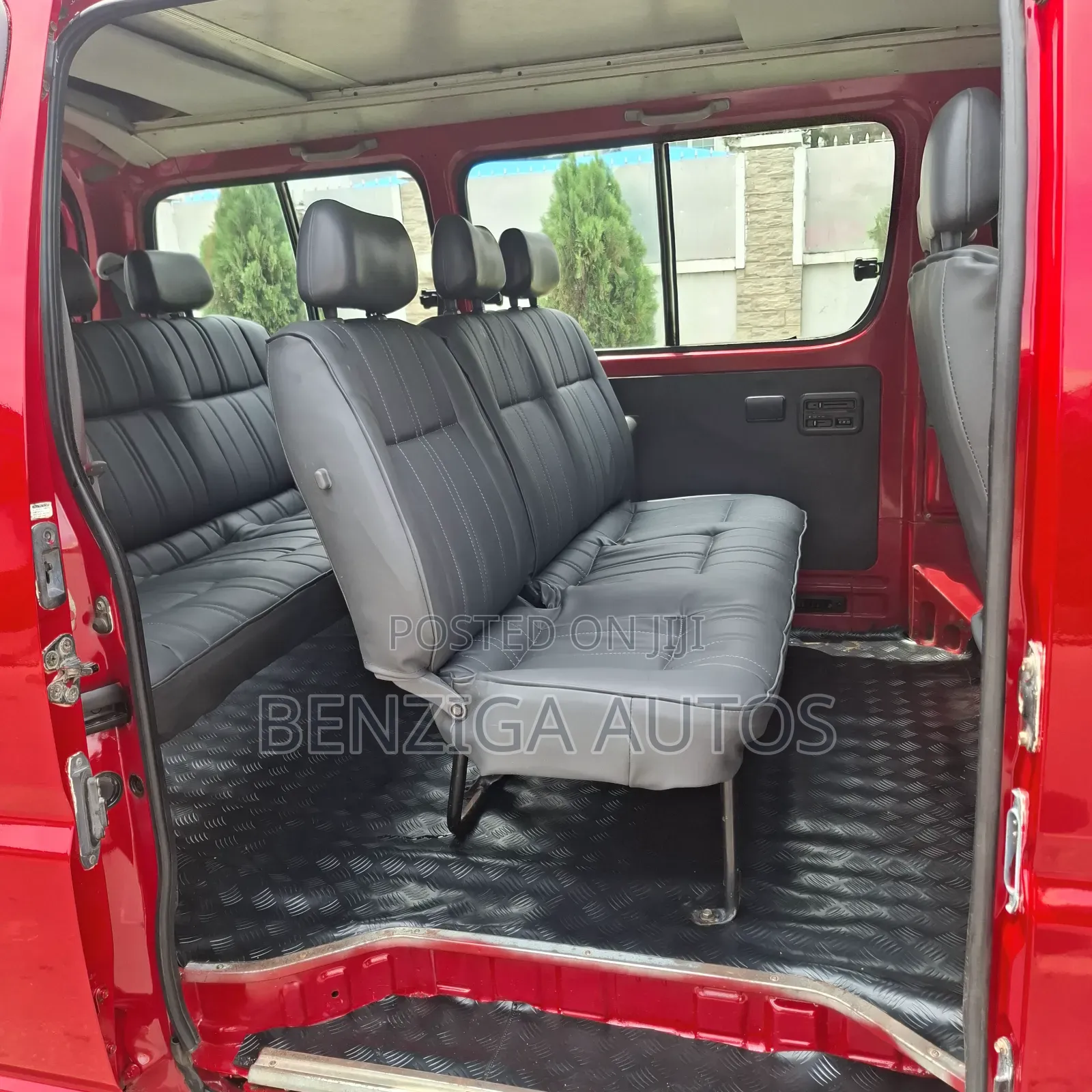 Toyota HiAce 2004 Red