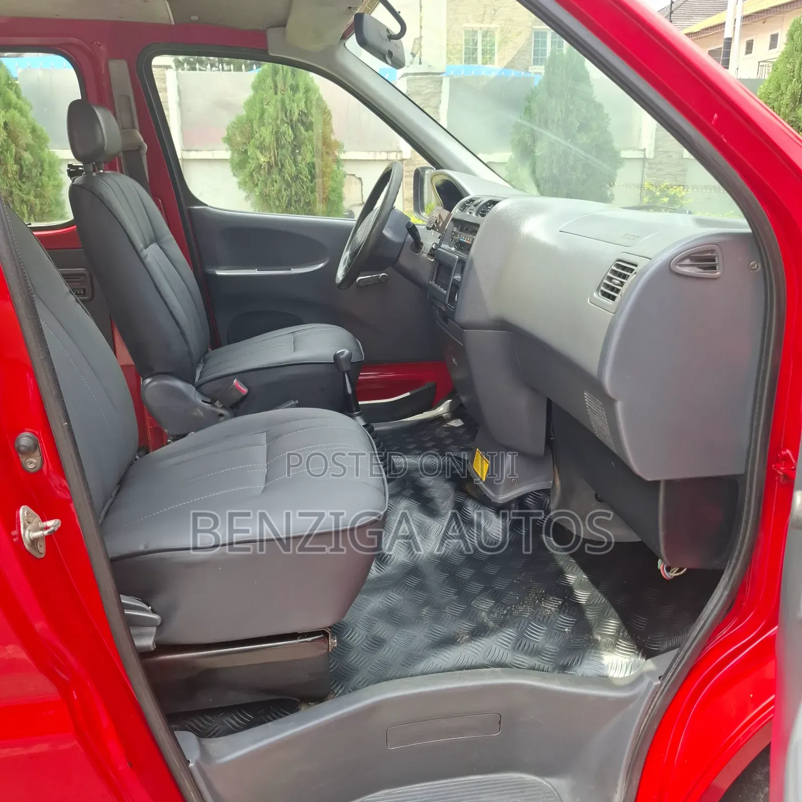 Toyota HiAce 2004 Red