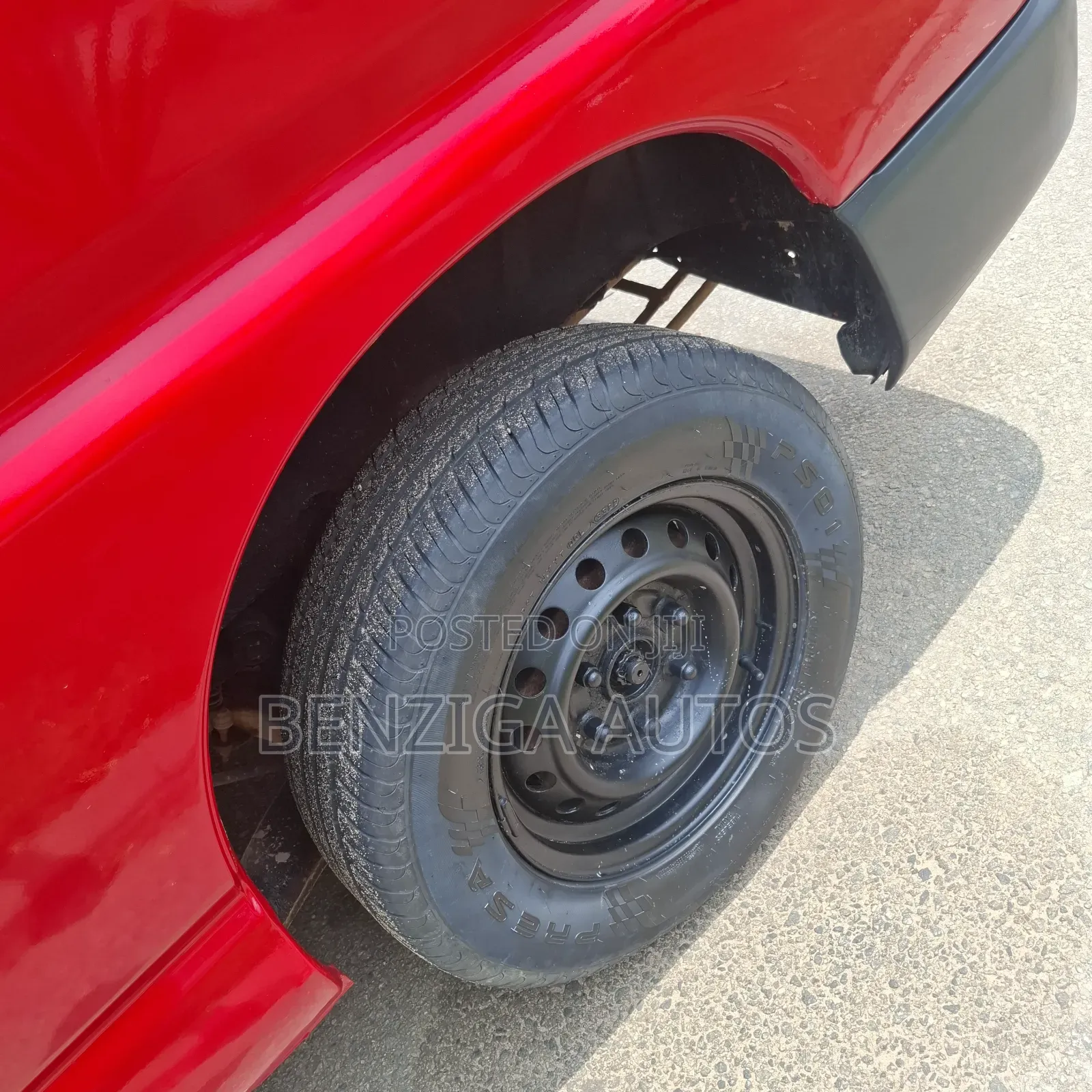 Toyota HiAce 2004 Red