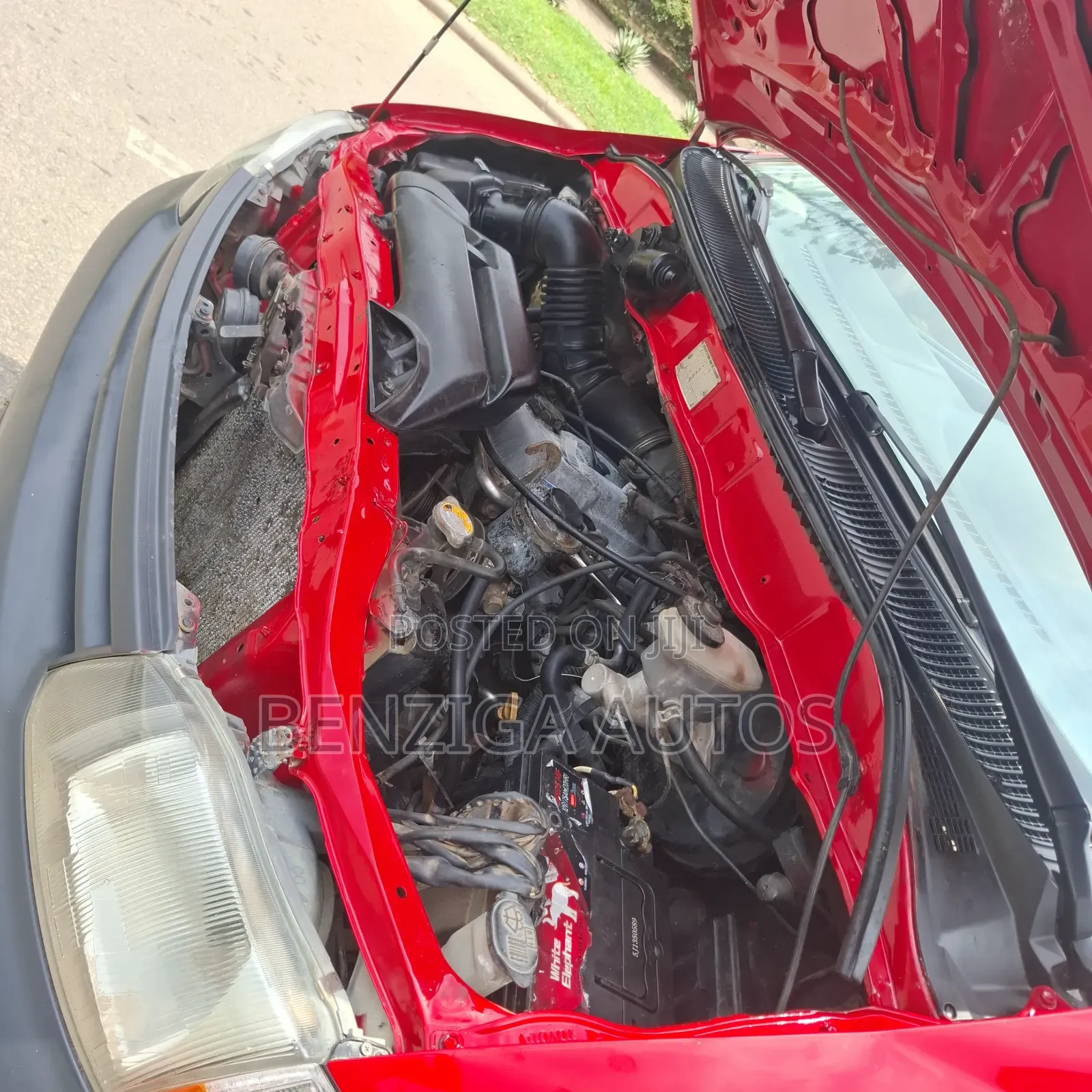 Toyota HiAce 2004 Red