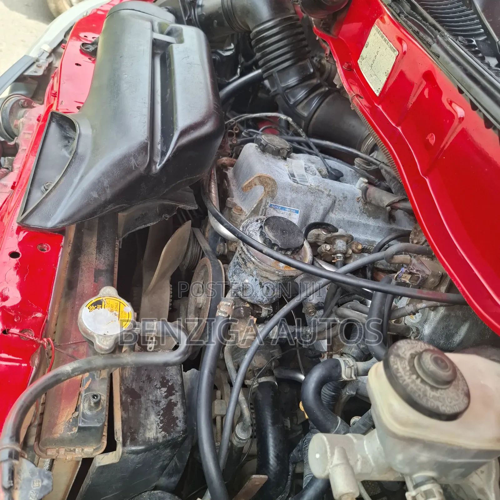 Toyota HiAce 2004 Red