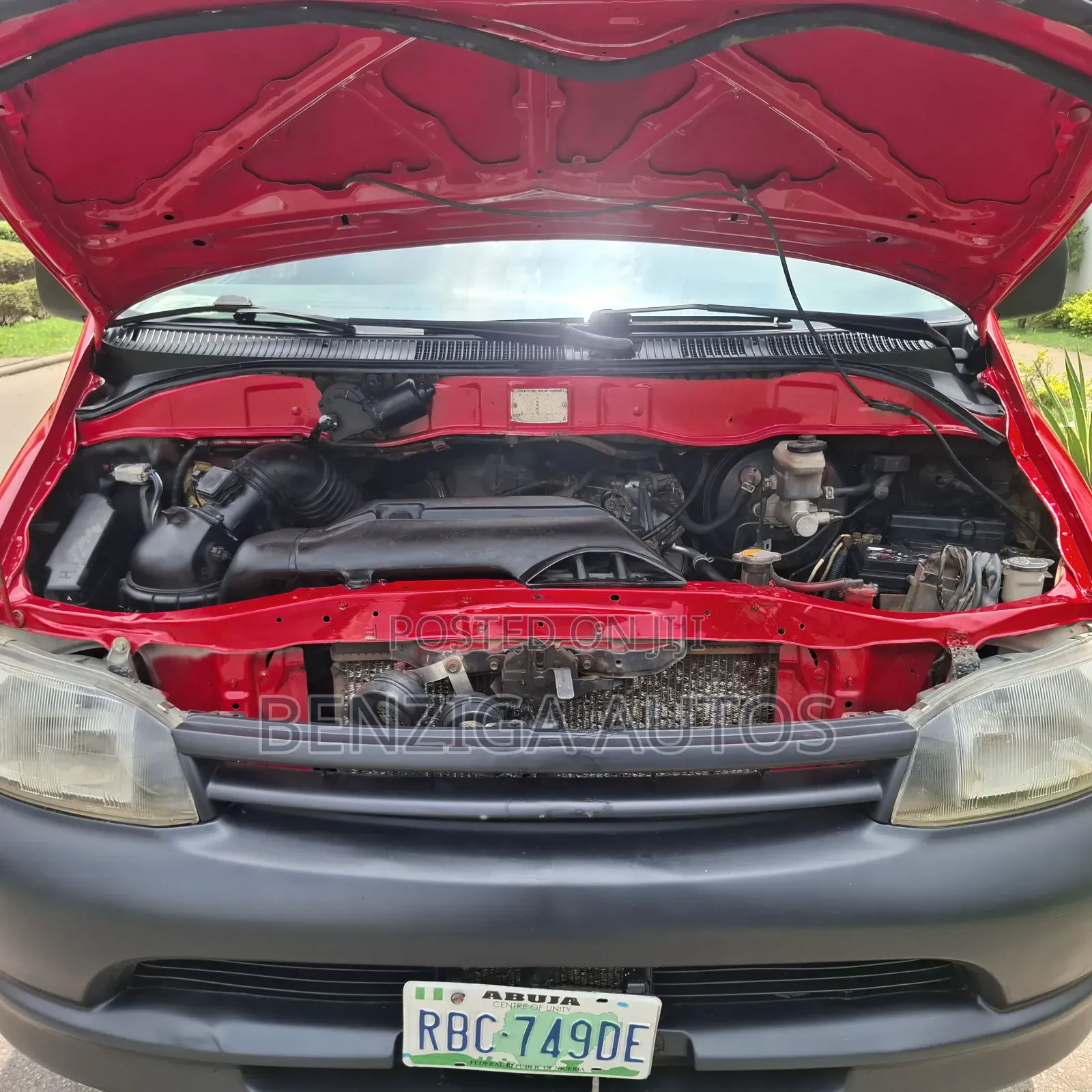 Toyota HiAce 2004 Red
