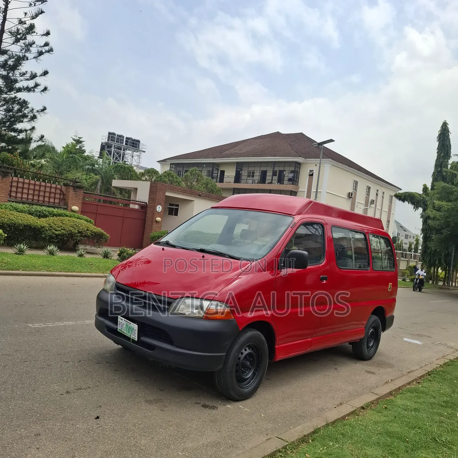 Toyota HiAce 2004 Red