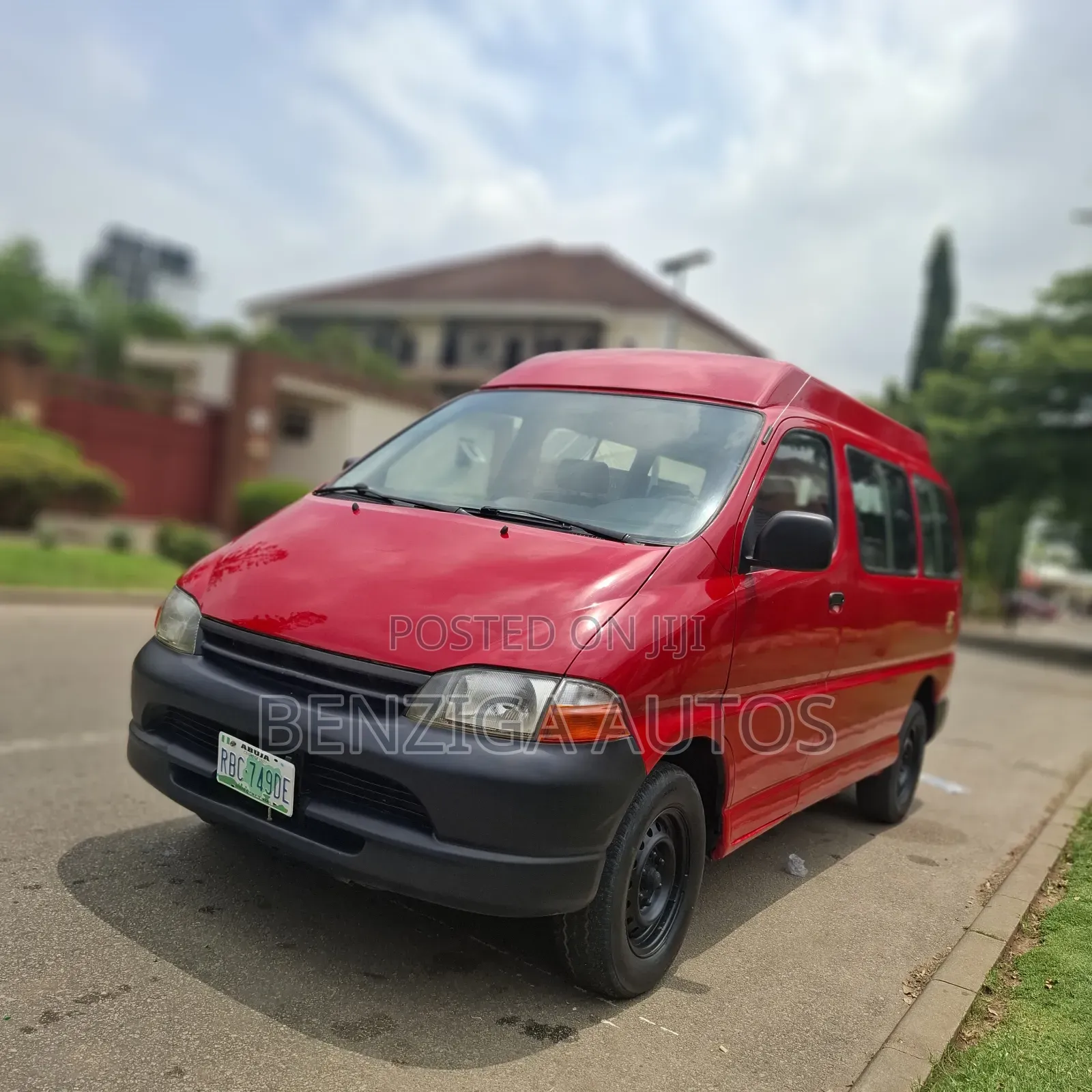 Toyota HiAce 2004 Red