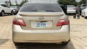 Toyota Camry LE 4dr Sedan (2.4L 4cyl 5A) 2009 Gold
