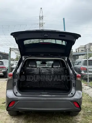 Toyota Highlander XLE 2021 Gray
