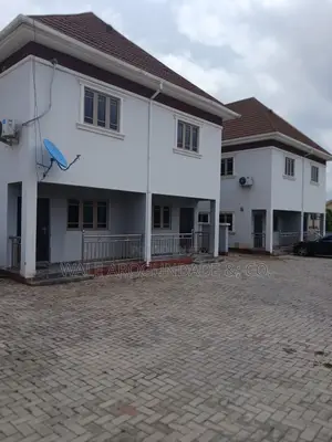 3bdrm Townhouse/Terrace in 32 Crescent, 3Rd, Dape for sale