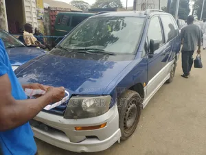 Mitsubishi SpaceWagon 2000 Blue
