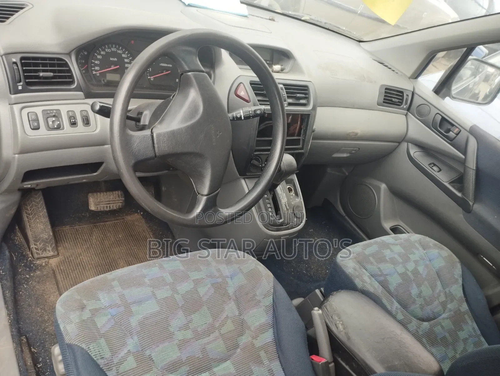 Mitsubishi SpaceWagon 2000 Blue