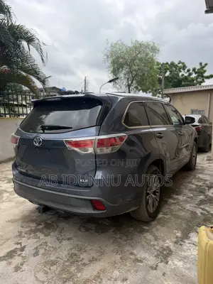 Toyota Highlander XLE 4dr SUV AWD (3.5L 6cyl 6A) 2014 Blue