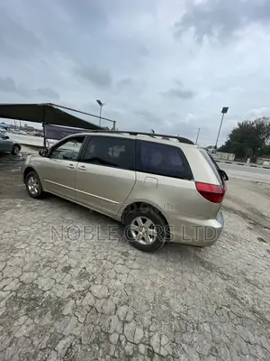 Toyota Sienna 2005 Brown
