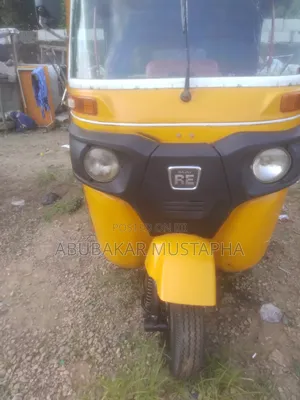 Bajaj Avenger 150 Street 2022 Yellow