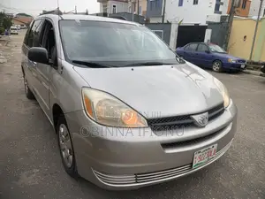 Toyota Sienna LE FWD (3.3L V6 5A) 2004 Gold